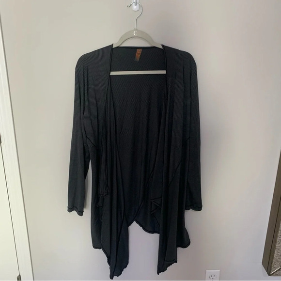 Maaji Activewear BREEZE WRAP  Black Waterfall Longline Cardigan Size Large - Picture 1 of 6